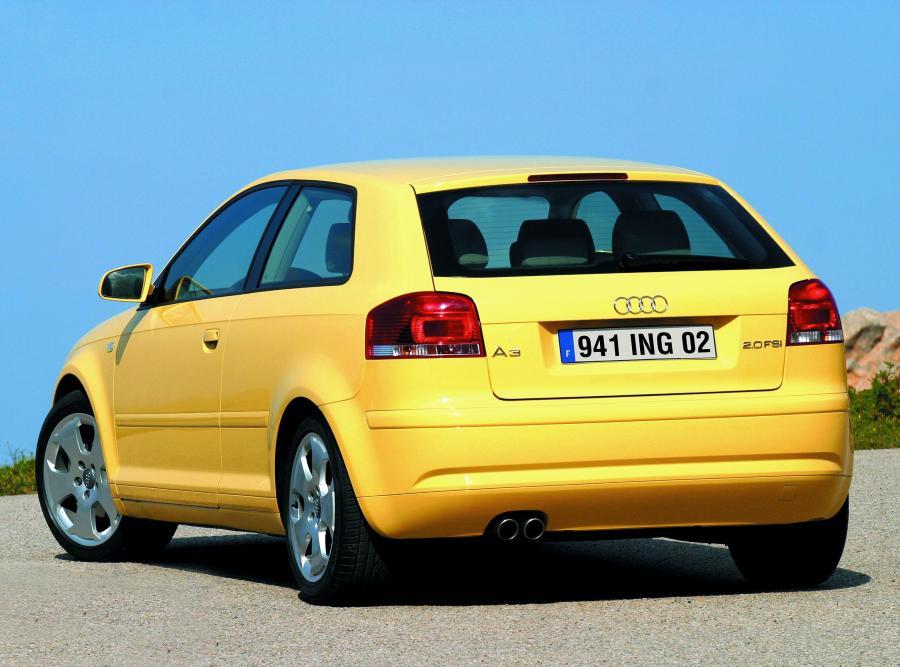  Audi A3 2.0 FSI (8P) 2003 года  (фото 2 из 15)